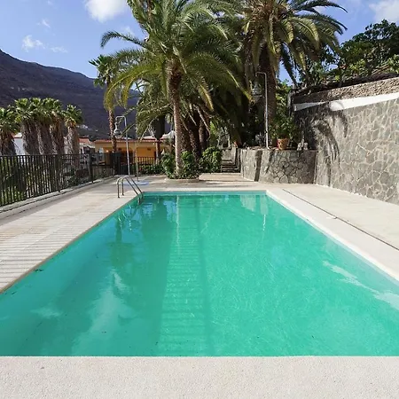 Apartment Vacation Rentals, Mogan