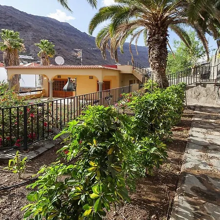 Apartment Vacation Rentals, Mogan